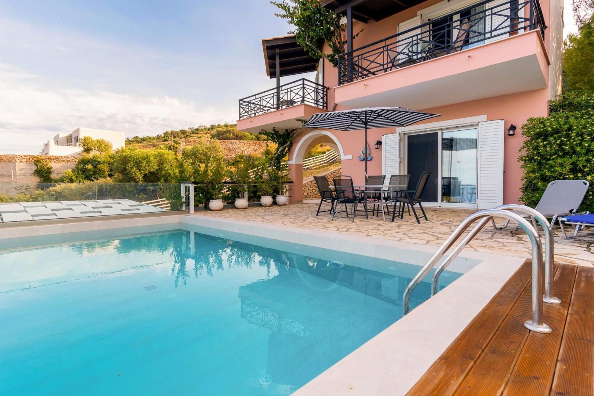 Coastal Paradise Found - Komis' Private Pool Retreat Vila