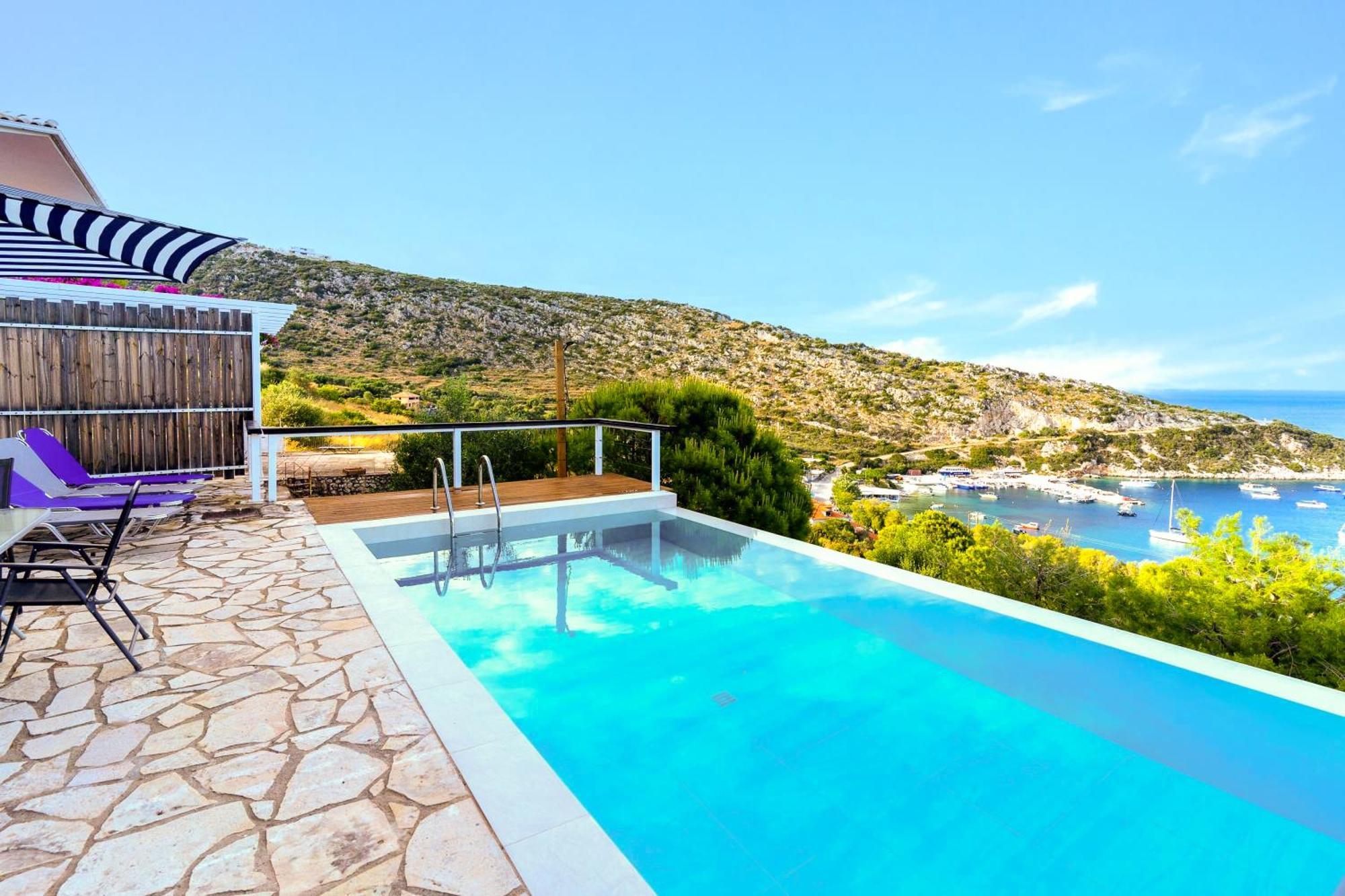 Coastal Paradise Found - Komis' Private Pool Retreat Villa Agios Nikolaos (Zakynthos)