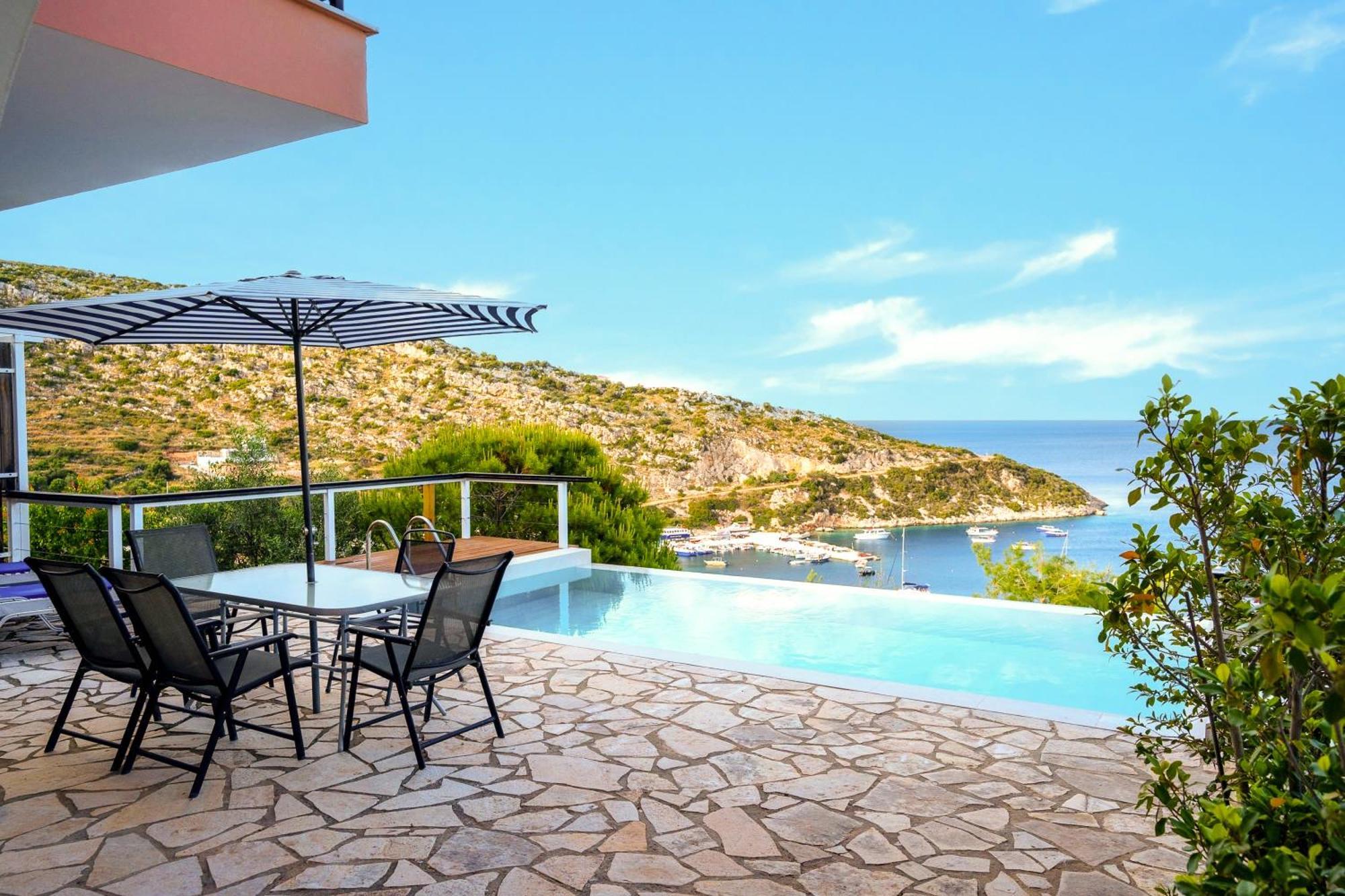 Coastal Paradise Found - Komis' Private Pool Retreat Agios Nikolaos (Zakynthos)